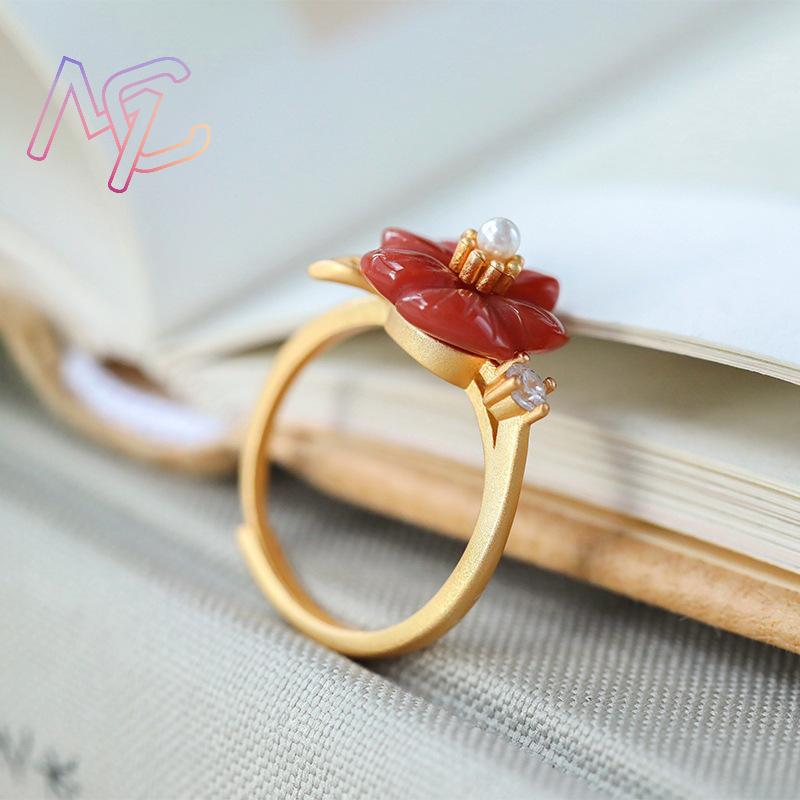 Rote natürliche Jade-Blumenrin – Rings Bewertung und Preis
