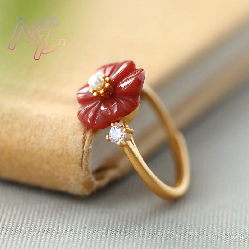 Rote natürliche Jade-Blumenrin – Rings Bewertung und Preis
