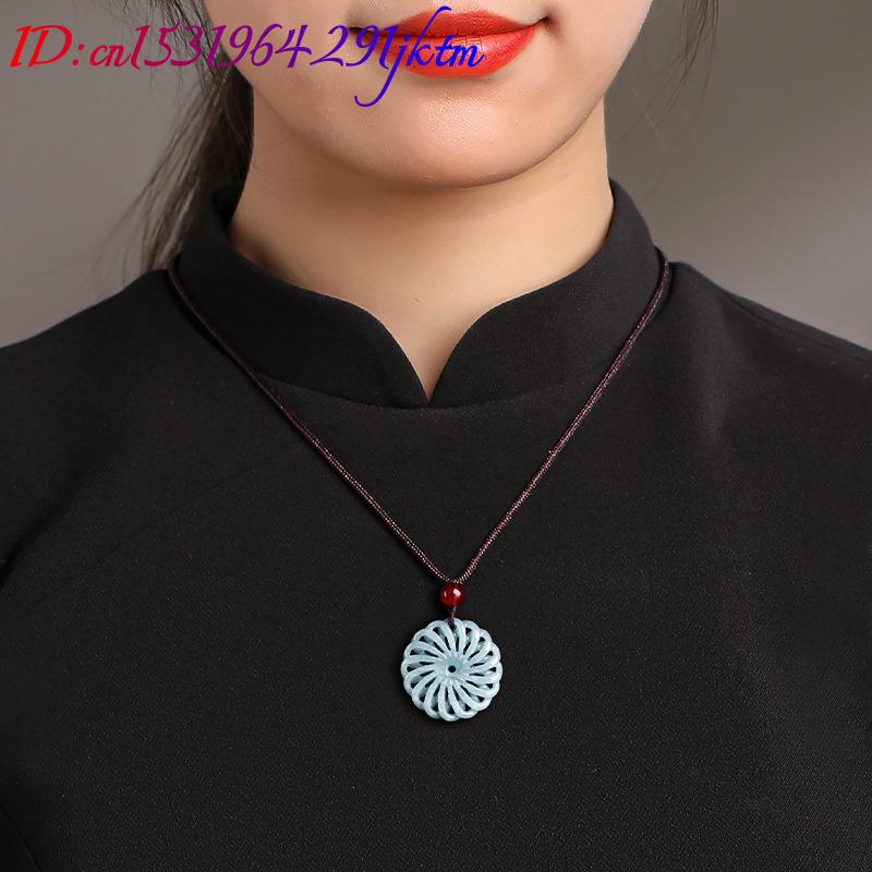 Burmesische Jadeit-Blumenanhän – Necklaces Bewertung und Preis