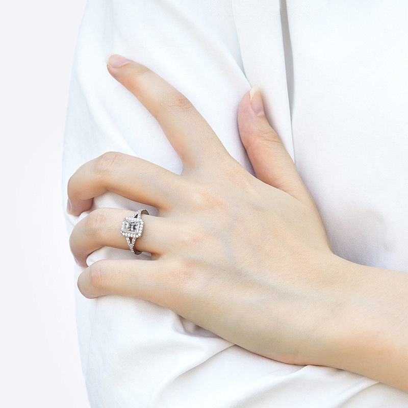 Heiß begehrter modischer Ring  – Moissanite Engagement Ring 1 Carat Bewertung und Preis