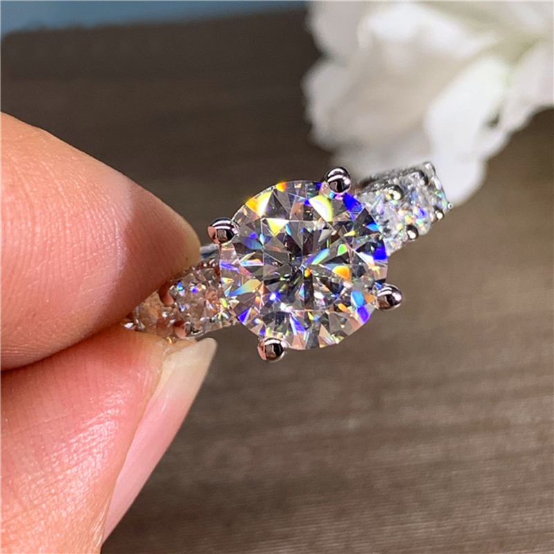 Maßgefertigter Massiver 18K Au – Moissanite Engagement Ring 1 Carat Bewertung und Preis